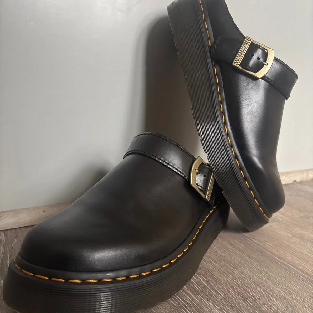 Dr. Martens Black Leather Mules with Gold Buckle and preowned 🖤🖤🖤 - Picture 2 of 8